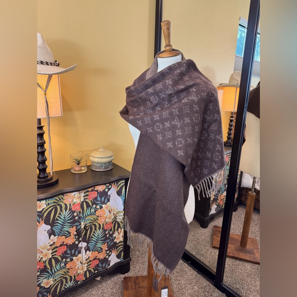 *NWT* Louis Vuitton Cashmere Wool Scarf Shawl Brown Monogram